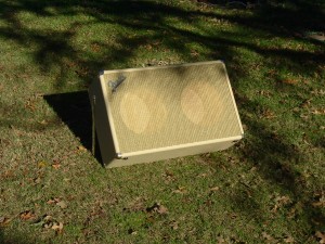 Replica of a 2*12 Fender Bandmaster Speaker Cabinet in Blonde with Wheat & Gold Grill