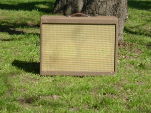 Custom Fender Style 2*12 Cabinet in Brown & Wheat